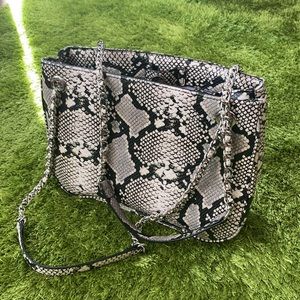 Deliz Snakeskin Chain Shoulder Bag